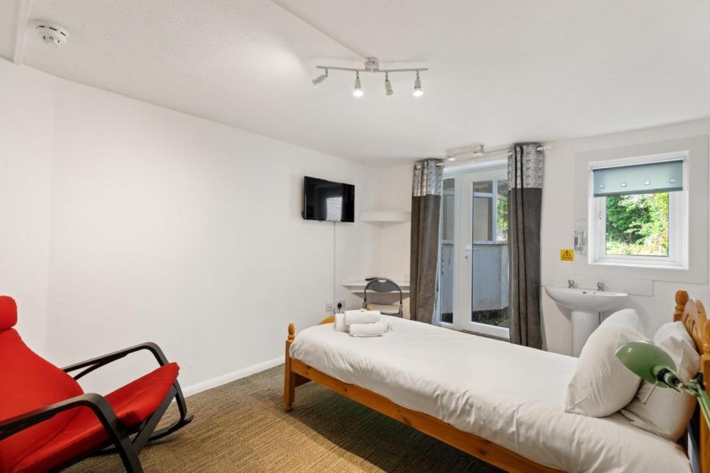 Holiday home Town - Short Lets & Serviced - *