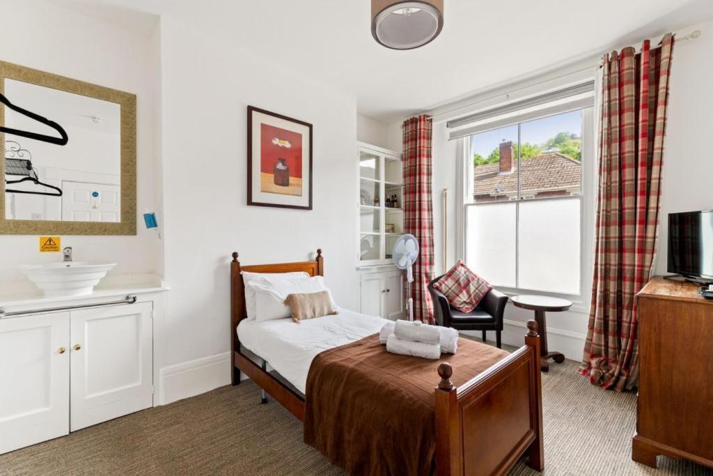 Holiday home Town - Short Lets & Serviced -