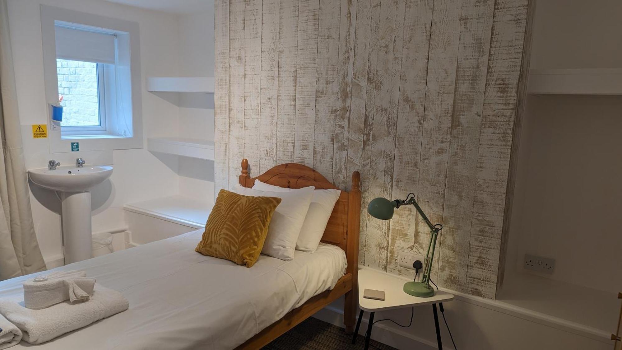 Holiday home Town - Short Lets & Serviced - *